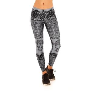 Terez Skull Lace Print Leggings XS Extra Small Black White Stretch Athletic